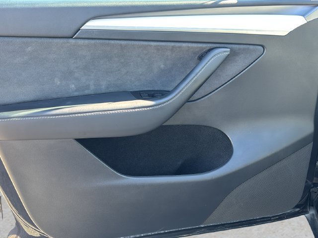 Used 2024 Tesla Model Y Long Range AWD/4WD image 17