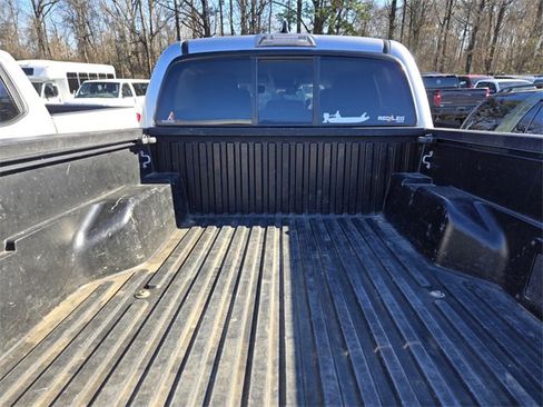 Used 2022 Toyota Tacoma SR image 7