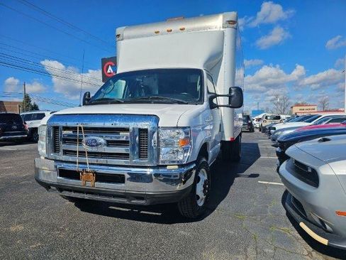Used 2017 Ford E-450 and Econoline 450 Super Duty w/ Power Windows & Locks Group RWD image 2