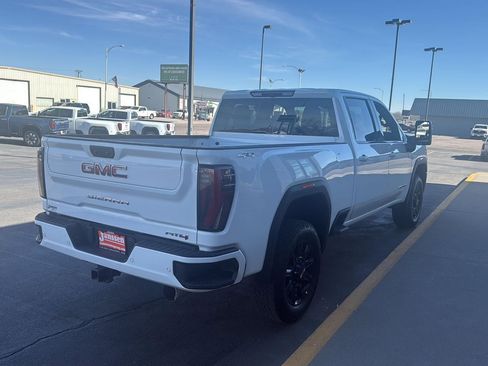 Used 2025 GMC Sierra 2500 AT4 image 5