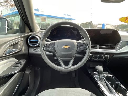 Used 2024 Chevrolet Trax LT image 24