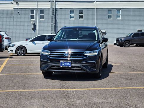 Certified 2024 Volkswagen Tiguan SE AWD/4WD image 3