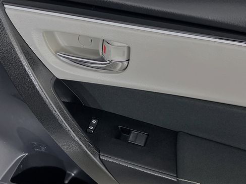 Used 2019 Toyota Corolla LE FWD image 30