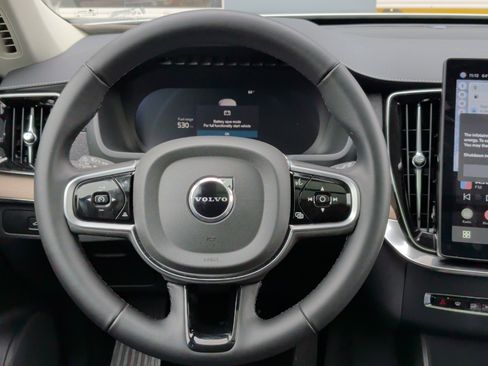 Used 2025 Volvo XC90 B6 Plus image 21