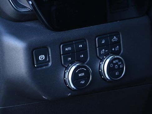 Used 2025 GMC Sierra 1500 Elevation image 28