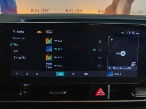 Used 2025 Kia Carnival image 9