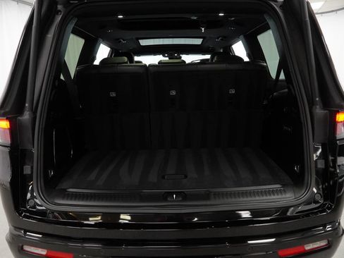 Used 2024 Jeep Wagoneer Series II AWD/4WD image 28