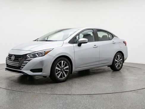 Used 2025 Nissan Versa SV FWD image 3