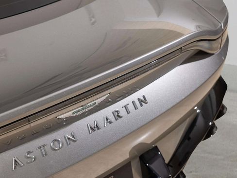 Used 2025 Aston Martin V8 Vantage Coupe image 22