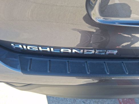 Used 2024 Toyota Highlander XLE image 13