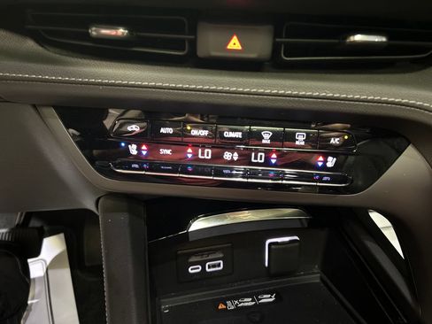 Used 2023 Buick Envision Avenir FWD image 17