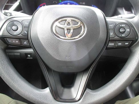 Used 2022 Toyota Corolla LE image 19