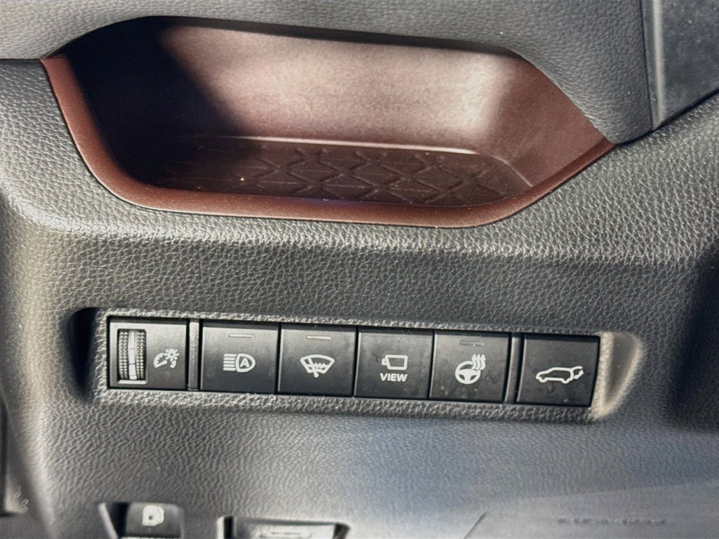 Used 2020 Toyota RAV4 Limited AWD/4WD image 12