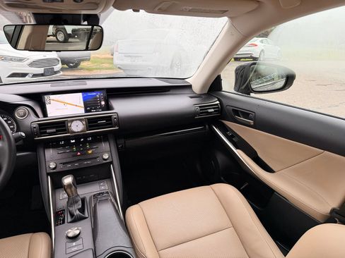 Used 2018 Lexus IS 300 w/ Comfort Package RWD image 32