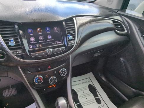 Used 2021 Chevrolet Trax LT w/ Premium Seat Package AWD/4WD image 24