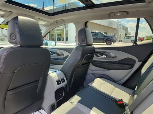 Used 2024 GMC Terrain SLT w/ Infotainment Package II AWD/4WD image 16