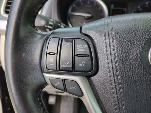Used 2018 Toyota Highlander XLE FWD image 24