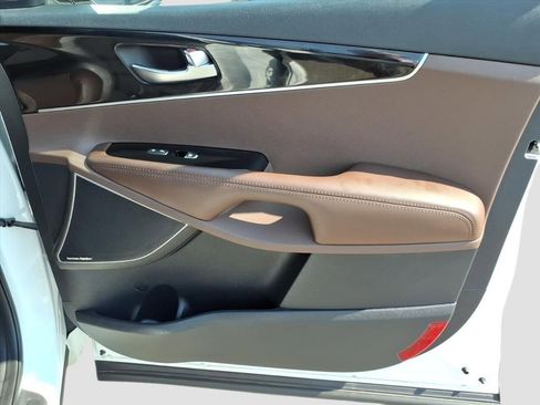 Used 2019 Kia Sorento SX image 15