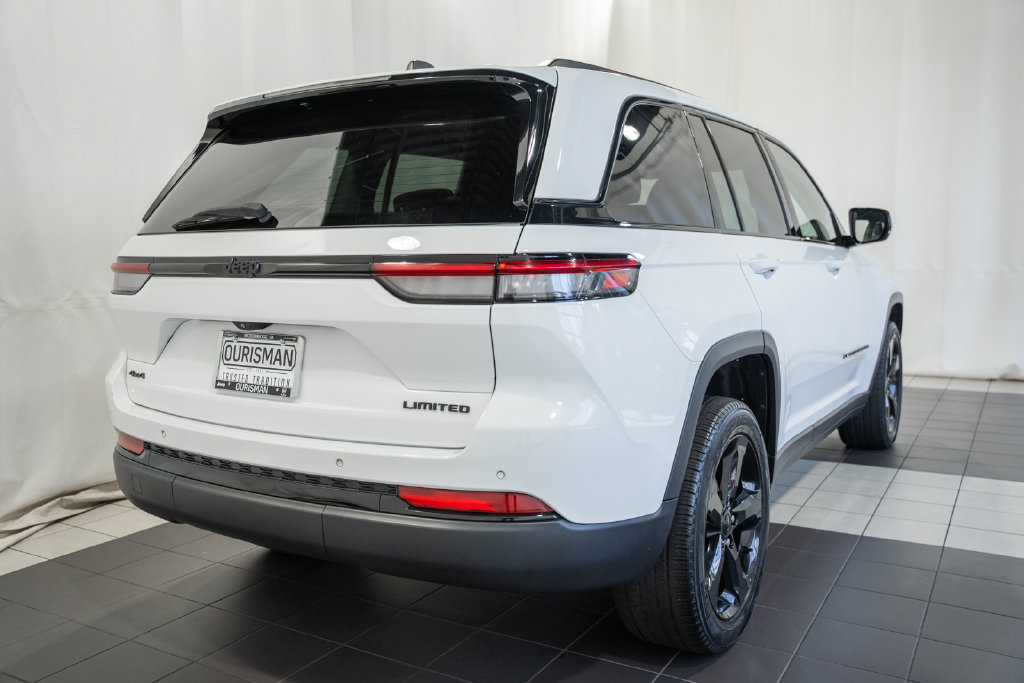 Used 2023 Jeep Grand Cherokee Limited w/ Black Appearance Package AWD/4WD image 4