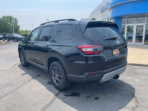 New 2025 Honda Pilot TrailSport image 8