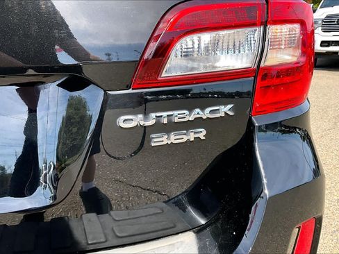 Used 2017 Subaru Outback 3.6R Limited AWD/4WD image 9
