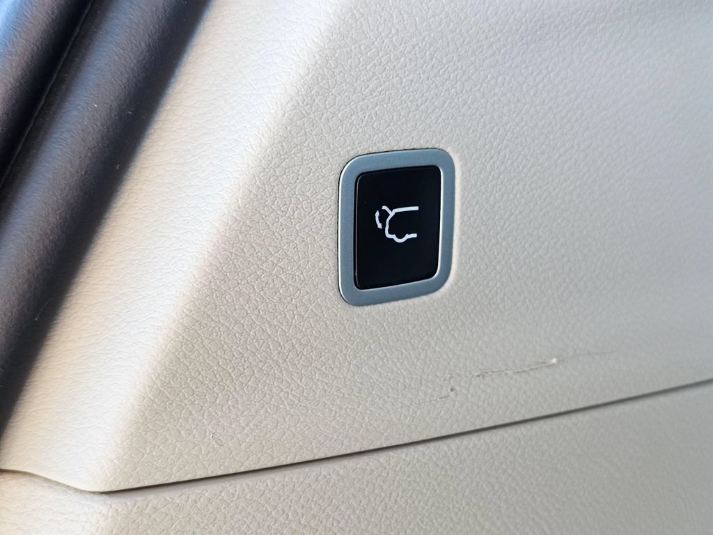 Used 2024 Chrysler Pacifica Touring-L FWD image 18