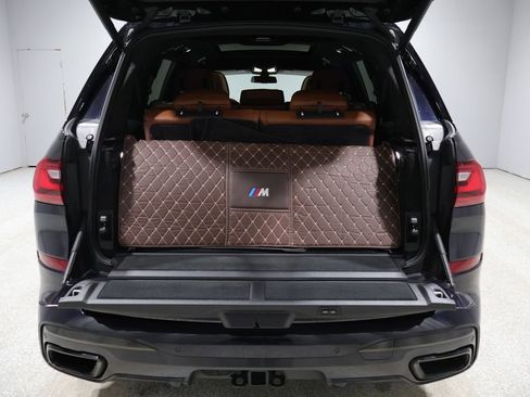 Used 2021 BMW X7 M50i image 23