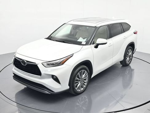 Used 2022 Toyota Highlander Platinum FWD image 31