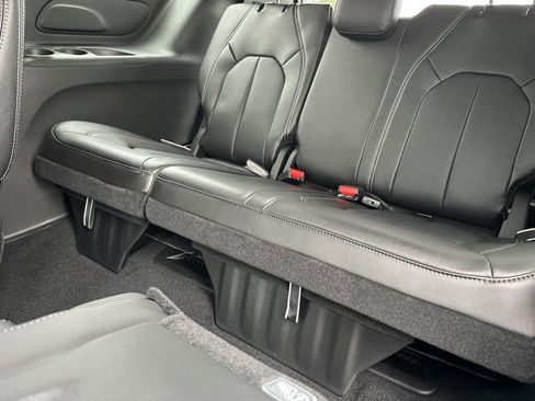 New 2026 Chrysler Pacifica Select w/ S Appearance Package image 18