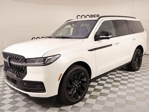New 2025 Lincoln Navigator Reserve w/ Jet Appearance Package AWD/4WD image 10