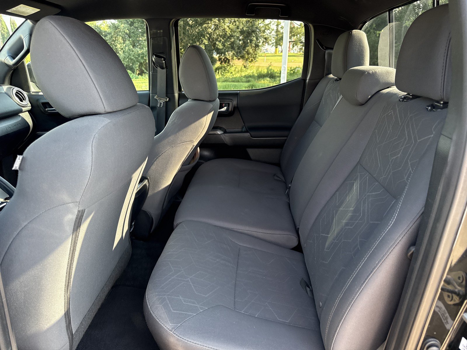 Used 2018 Toyota Tacoma TRD Off-Road w/ Technology Package AWD/4WD image 13
