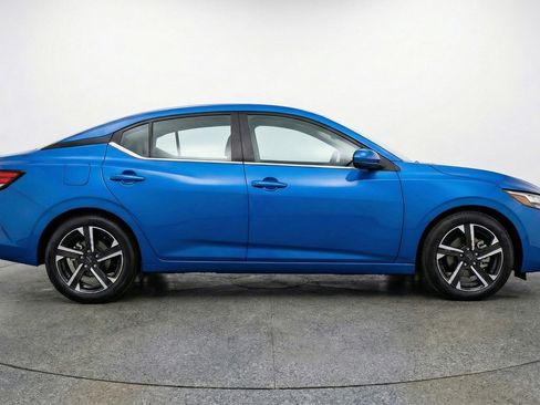Used 2025 Nissan Sentra SV FWD image 11