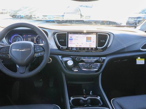 New 2026 Chrysler Pacifica Limited w/ S Appearance Package AWD/4WD image 18