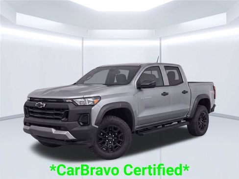 Used 2025 Chevrolet Colorado Trail Boss AWD/4WD image 2