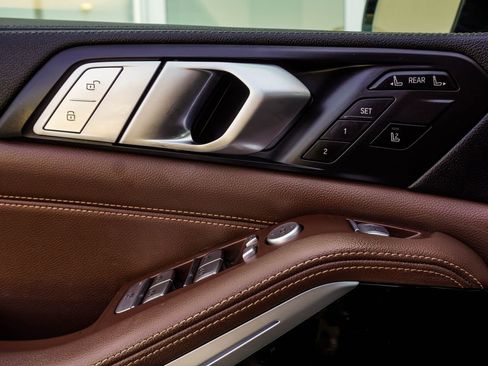 Used 2020 BMW X7 xDrive40i w/ M Sport Package image 35