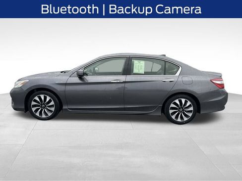 Used 2017 Honda Accord Touring image 2