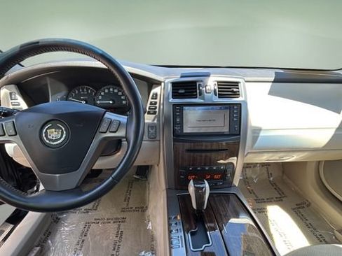 Used 2006 Cadillac XLR V RWD image 17