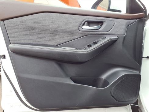 Used 2023 Nissan Rogue SV image 17