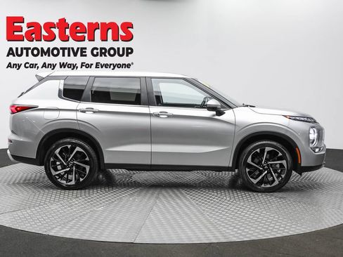 Used 2024 Mitsubishi Outlander SE image 4