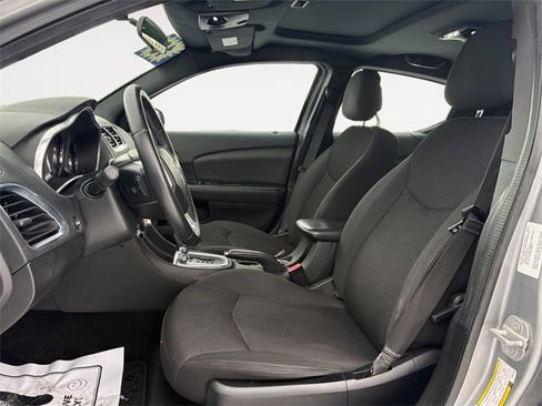 Used 2013 Dodge Avenger SXT image 10