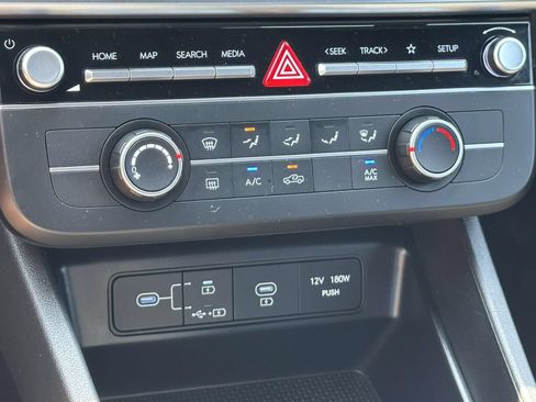 Used 2025 Hyundai Santa Cruz SE AWD/4WD image 12