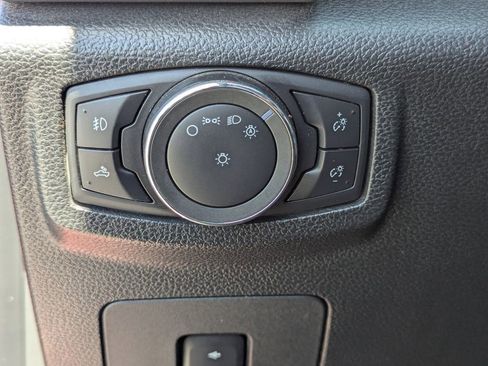 Used 2015 Ford F150 Platinum w/ Equipment Group 701A Luxury AWD/4WD image 30
