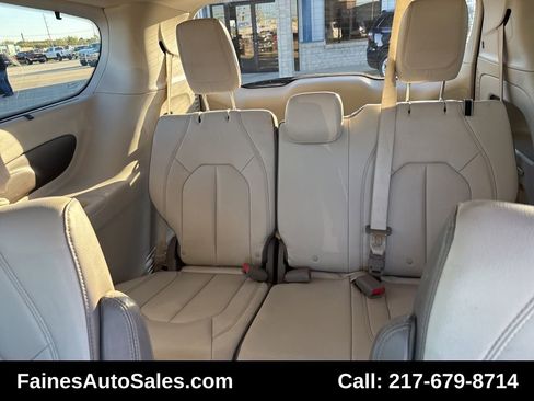 Used 2017 Chrysler Pacifica Touring-L image 27