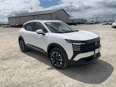 New 2025 Nissan Kicks SV w/ SV Premium Package image 3