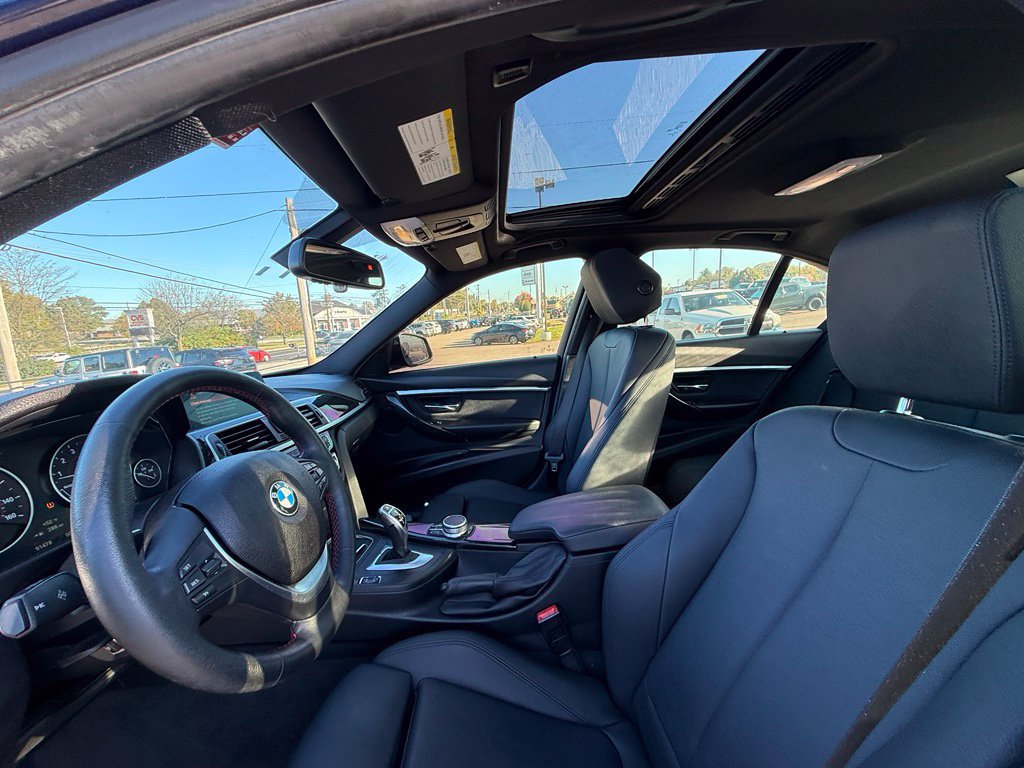 Used 2018 BMW 330i xDrive Sedan AWD/4WD image 12