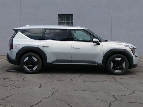 New 2026 Kia EV9 Wind image 2