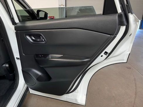 Used 2024 Nissan Rogue S FWD image 15