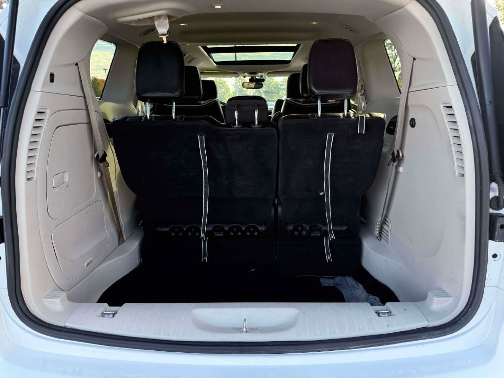 Used 2023 Chrysler Pacifica Limited FWD image 11