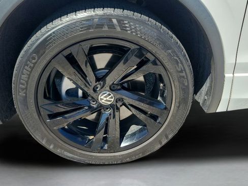 Used 2023 Volkswagen Tiguan SE R-Line image 27