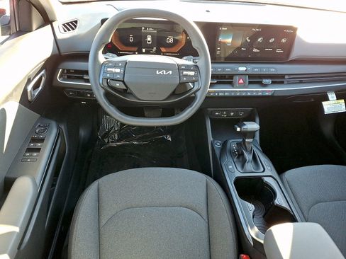 Used 2025 Kia K4 LXS image 10